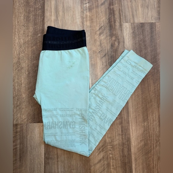 Gymshark Pants - Gymshark Light Green and Black Leggings with Elastic Waistband